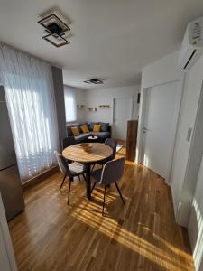 Skyline Haven with private parking garage, 4 star