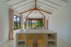 Wellness Bisous - Stunning 4BR Ubud Villa with Spa & Rice Field Views