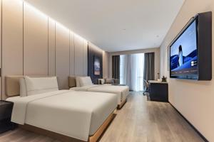 Atour Hotel Qingdao High-tech Zone Shimao Shopping Center