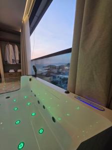 Rooftop panoramic jacuzzi room