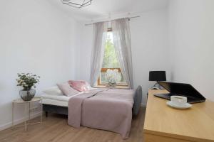 Comfortable Apartment with a Balcony Near the Airport