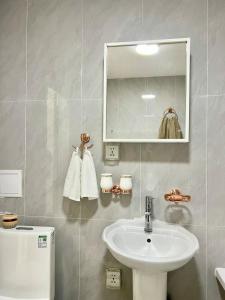New Modern 1BR near city center
