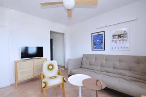 Jasne Studio z Balkonem w Centrum, Blisko Plaży by Noclegi Renters