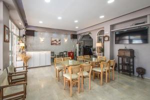Bikakis Family Apartments