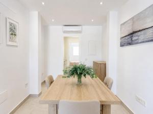 Plaza de Los Naranjos Old Town Marbella - EaW Homes