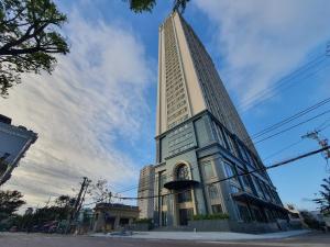 Modern 2BR with Stunning Ocean View and 300m to Beach