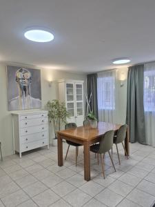 Tyzenhauz Apartment Vilnius 5 Min Walk to Old Town