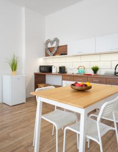 Modern Apartment Jedności City Center - ProperUNIT