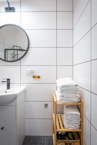 Modern Apartment Jedności City Center - ProperUNIT