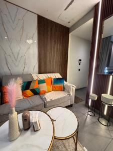 Luxury 37th Floor City View