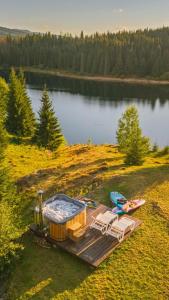 Lakeside Serenity