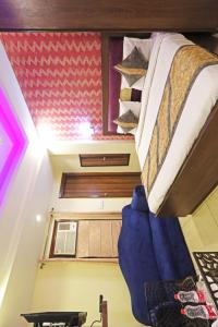 Hotel Goldwind stay - Near Karkardooma Metro