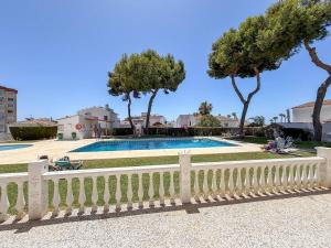 Hidden gem! 1 bedroom flat, mins walk to La Cala