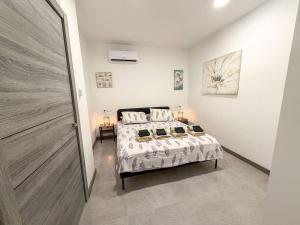 Hidden gem! 1 bedroom flat, mins walk to La Cala