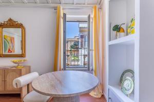 iFlat LApartamento Design by the Spanish Steps