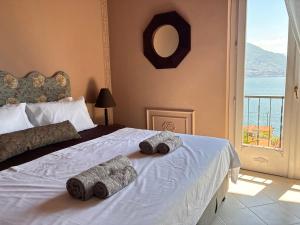 Classic Villa with Private Garden Steps from Lake