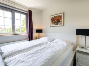 Apartment Duinenzicht with balcony by Interhome