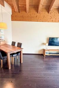 Apartment Haus zum Alpenblick - Weisshorn by Interhome