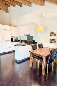 Apartment Haus zum Alpenblick - Weisshorn by Interhome
