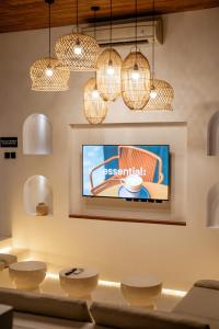 Casa Petak 8 - Tropical Haven Stylish 3BR with Pool in Pererenan