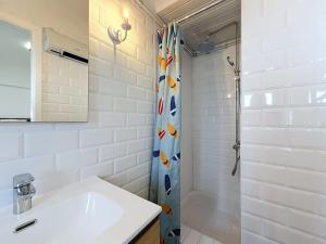 Apartment Hyacint with parking by Interhome
