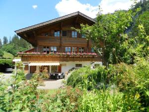 Apartment Giferblick Appartement-Fewo- Dusche oder Bad- WC 3-Bettwohnung by Interhome