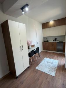H & S Apartment