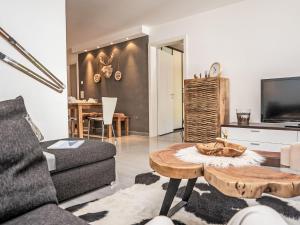 Apartment Chesa Enania by Interhome