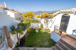 Cozy 2BR Flat with Terrace & Pool