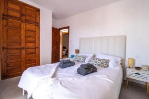 Cozy 2BR Flat with Terrace & Pool