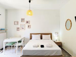 Sunny Studio in Voula Center