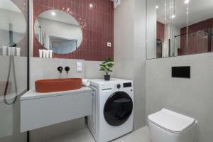 Cosy Apartment in Cracow with Parking and Air Conditioning by Noclegi Renters
