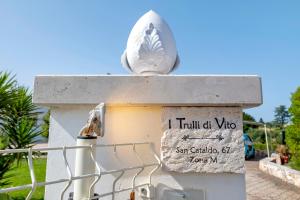 Trullo Vito with pool