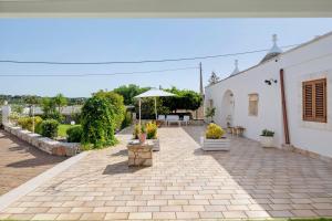 Trullo Vito with pool