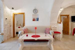 Trullo Vito with pool