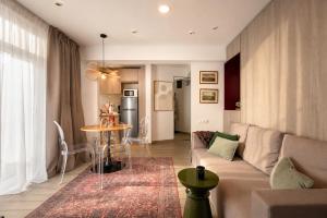 Avalon Old City apartment