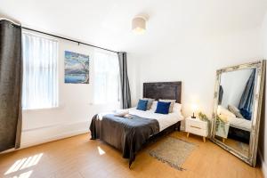 Quinton 1st Flr Sleeps 7 HighSt 3min Prkg A-Rd