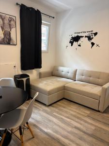Apartamento blanco y negro en el centro