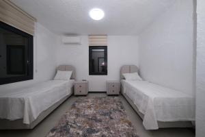 Yalıkavakta havuzlu lüks villa