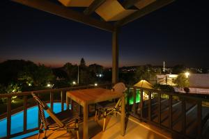 Yalıkavakta havuzlu lüks villa