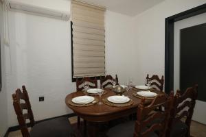 Yalıkavakta havuzlu lüks villa