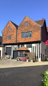 Taylour House - Edenbridge, sleeps 10, historic, unique yet modern