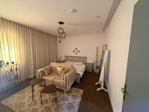 استديو عصري تسجيل وصول ذاتي Modern Self Check in Studio