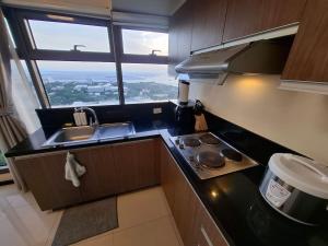 Upscale 2BR -93sqm -12pax -PET -Free Parking -PICC,MOA,WTC,CCP