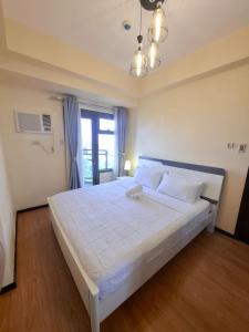 Upscale 2BR -93sqm -12pax -PET -Free Parking -PICC,MOA,WTC,CCP