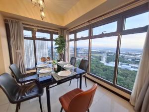 Upscale 2BR -93sqm -12pax -PET -Free Parking -PICC,MOA,WTC,CCP