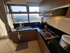 Upscale 2BR -93sqm -12pax -PET -Free Parking -PICC,MOA,WTC,CCP