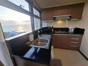 Upscale 2BR -93sqm -12pax -PET -Free Parking -PICC,MOA,WTC,CCP