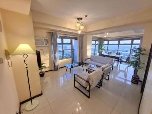 Upscale 2BR -93sqm -12pax -PET -Free Parking -PICC,MOA,WTC,CCP
