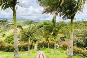 Nomad Nest near Guatap Jacuzzi Turkish WiFi-full